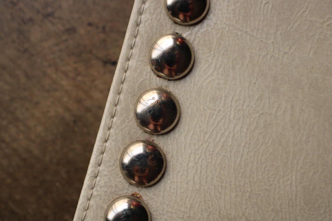 1960's Purse , Studded Structured Handbag , Vintage Top Chain Handle Bag, foto 4 di 5