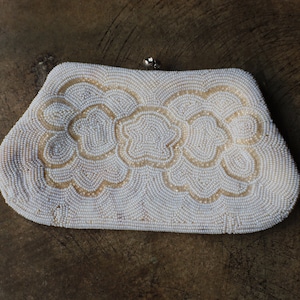 Cartera de mano con cuentas blancas / Cartera pequeña de fiesta de los años 60