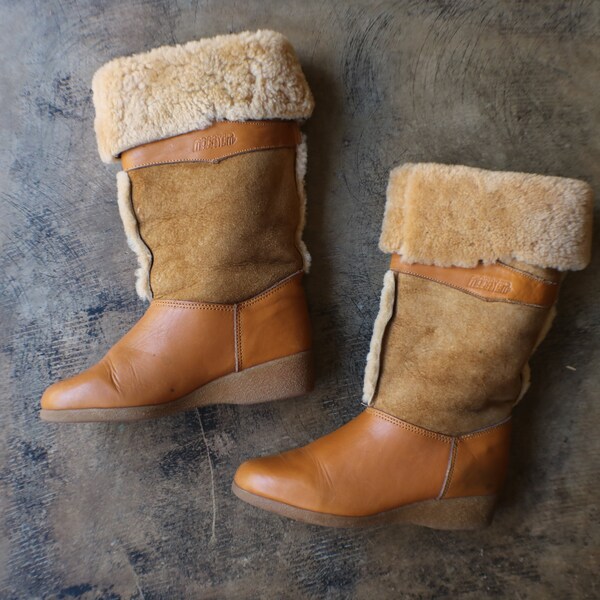 Size 8 / Lambs Wool Boots / Mocatem Leather Shearling Boots / Vintage 1970's Women's Boots
