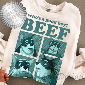 Puede incluir: Sudadera blanca con un gráfico verde azulado que presenta cuatro perros de dibujos animados y el texto "who's a good boy? BEEF". Los perros son negros y blancos con detalles en verde azulado. La sudadera tiene cuello redondo.