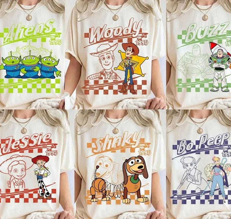 Camiseta a cuadros retro de Disneyland Pixar Toy Story con todos los personajes: Woody, Buzz, Jessie y Bo Peep. Camiseta personalizada a juego para toda la familia. imagen 1