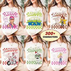 Camiseta a cuadros retro de Disneyland Pixar Toy Story con todos los personajes: Woody, Buzz, Jessie y Bo Peep. Camiseta personalizada a juego para toda la familia. imagen 3
