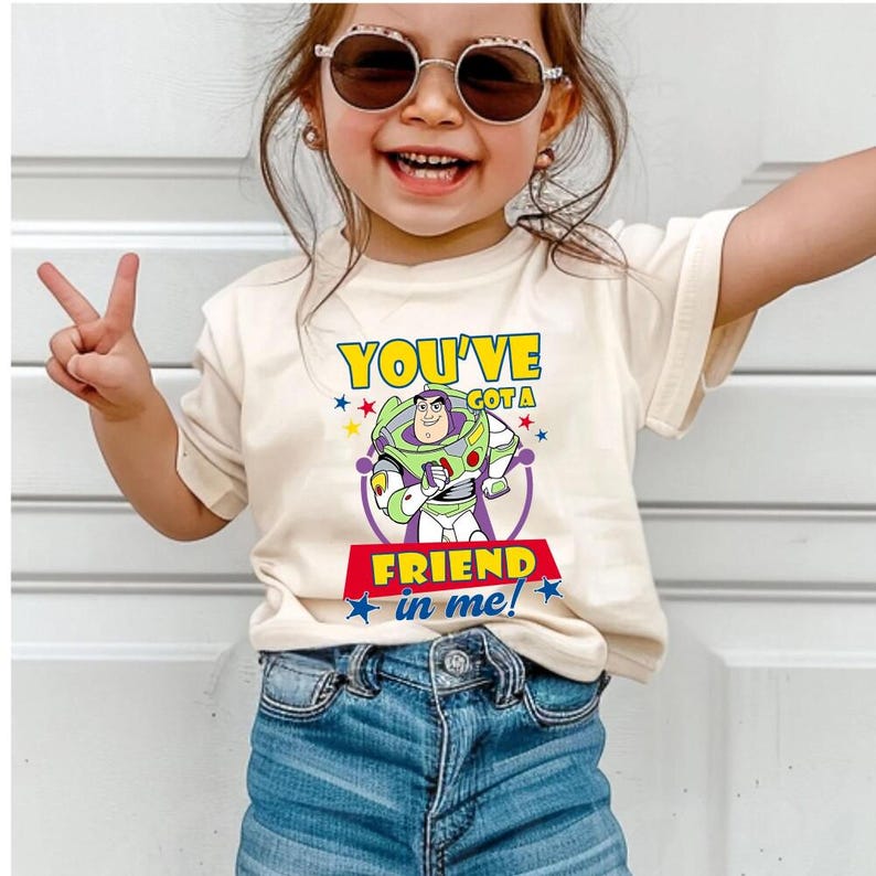 You've Got Friend In Me Shirt, Toy Story Buzz Lightyear Shirt, Disneyland Toy Story 5 Shirt, Toy Story Character Shirt, Toy Story Family Tee Bild 4