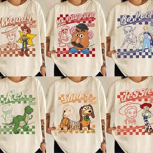 Camiseta a cuadros retro de Disneyland Pixar Toy Story con todos los personajes: Woody, Buzz, Jessie y Bo Peep. Camiseta personalizada a juego para toda la familia. imagen 6
