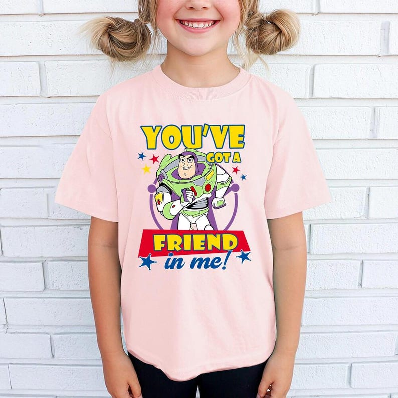 You've Got Friend In Me Shirt, Toy Story Buzz Lightyear Shirt, Disneyland Toy Story 5 Shirt, Toy Story Character Shirt, Toy Story Family Tee Bild 3