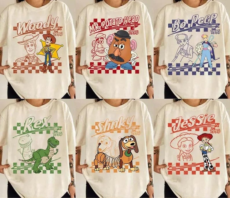 Camiseta a cuadros retro de Disneyland Pixar Toy Story con todos los personajes: Woody, Buzz, Jessie y Bo Peep. Camiseta personalizada a juego para toda la familia. imagen 4