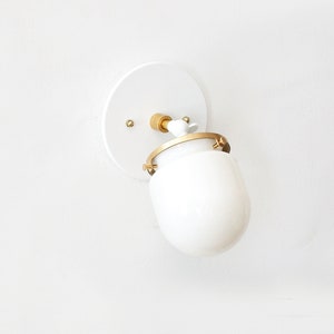 Lámpara de pared ajustable blanca y dorada, iluminación de granja, aplique de pared de tocador blanco, luces de baño, luz de pared para pasillo