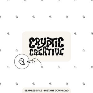 Può includere: Sfondo bianco con un motivo ripetuto di piccole illustrazioni di fantasmi. Un rettangolo color crema contiene le parole "CRYPTIC CREATIVE" in un font retrò. È presente anche una grafica circolare con un fantasma e una freccia che punta al testo.