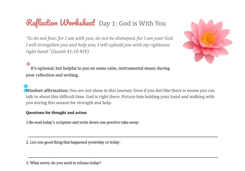 Puede incluir: Una hoja de trabajo blanca titulada "Reflection Worksheet Day 1: God is With You" con texto y preguntas para la reflexi&oacute;n. Una flor rosa con un centro amarillo est&aacute; en la esquina superior derecha. La hoja de trabajo incluye un vers&iacute;culo b&iacute;blico y indicaciones.