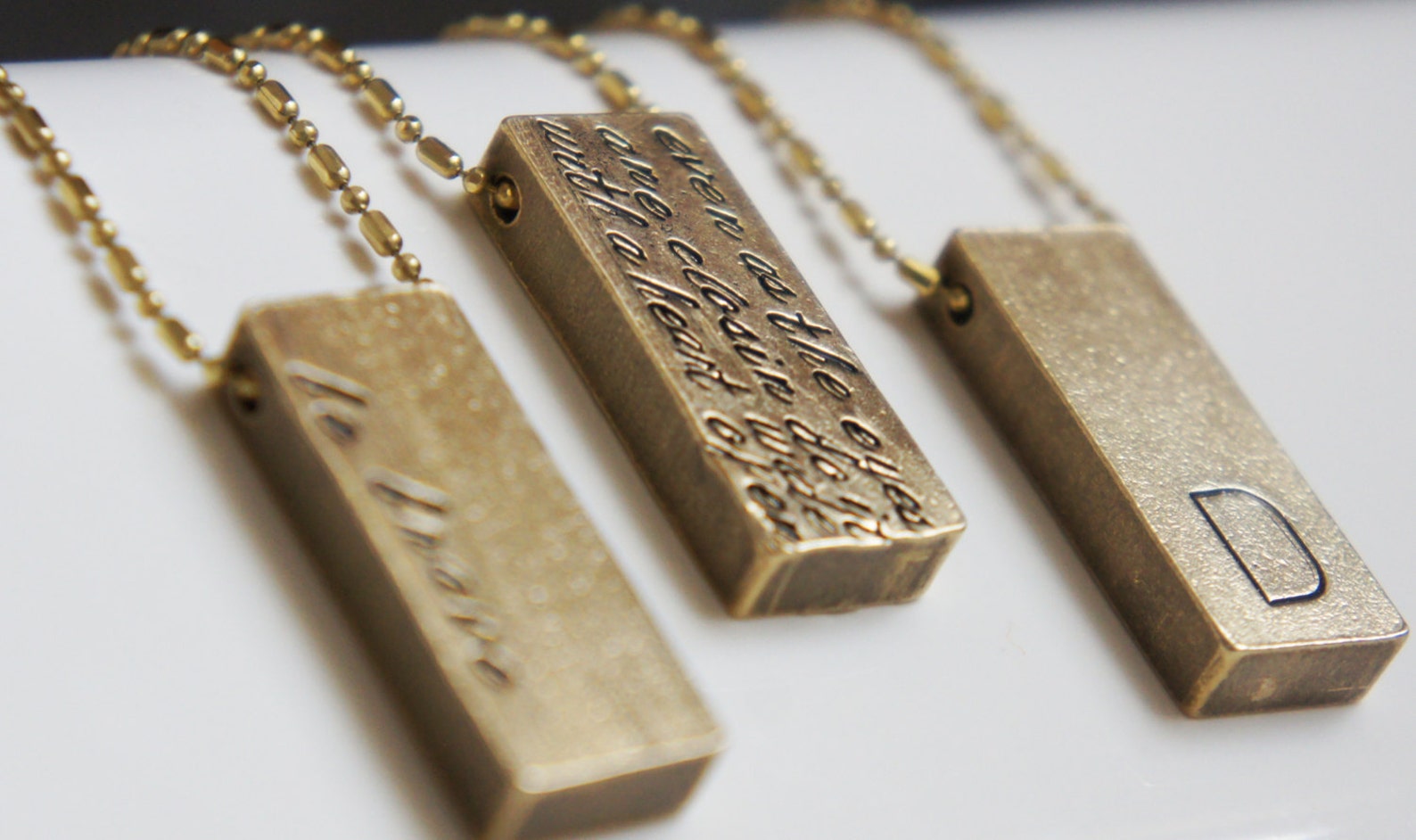 Кулон в виде слитка. Золотой слиток кулон мужской. Подвеска слиток золота. Подвеска прямоугольная золото. Кулон в виде слитка.
