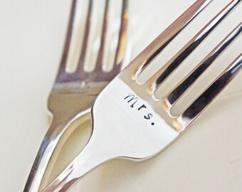Keepsake Wedding Cake Forks Set - Mr. and Mrs. Hand Stamped Forks - Wedding Bridal Shower Gift