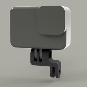 Puede incluir: Una cámara de acción gris con un soporte de montaje negro. La cámara tiene un cuerpo rectangular con esquinas redondeadas y un acento blanco en el lateral. El soporte tiene un diseño de tres puntas para una fijación segura.