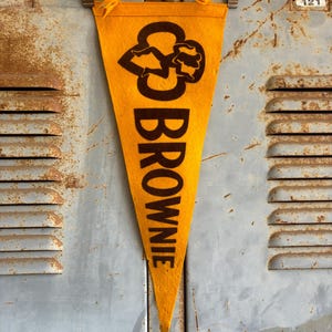 Vintage Pennant- Brownie, Girl Scouts Pennant, Vintage souvenir travel souvenir memoribilia, collectible vintage home decor yellow and brown
