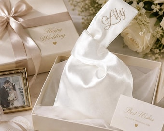 Bolso de mano personalizado con nudo de satén: bolso de mano con nombre bordado personalizado para damas de honor, regalo de boda.
