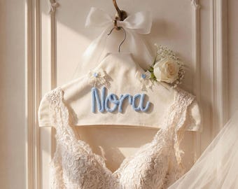 Funda personalizada para percha con nombre de hilo / Percha de boda con nombre de novia personalizado / Accesorio para fotos de vestido de novia