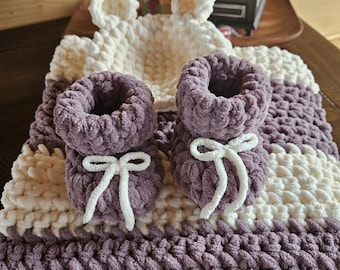 Crocheted Chunky Yarn Baby Blanket, Bear Hat & Booties Set (24x24)