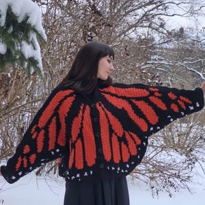 Kardigan na szydełku z motylimi skrzydłami – przytulny, ręcznie robiony dla kobiet