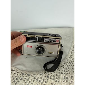 Vintage Kodak Instamatic 104 Camera Silver Black 126 Film Flashcube Socket 1960s