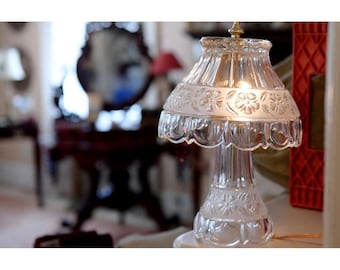 Vintage Floral geätzte Kristallglas Tischlampe Scalloped Shade Frosted Akzent