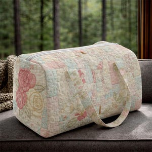 キルティングダッフルバッグ、花柄パッチ付きトラベルダッフルバッグ、パステルローズショルダーバッグ、ヴィンテージガーデントラベルバッグ、シックな花柄ウィークエンダーバッグ、ボヘミアンバッグ