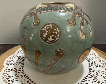 Vintage TOYO Celadon Globe Vase Raised Gold Japonisme Kiseru Decor HFP Macau