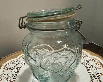 Tarro de cristal verde vintage Vetreria Etrusca de Italia con tapa hermética y cierre de pinza.