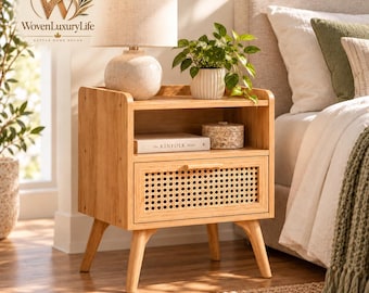 Boho rotan nachtkastje, nachtkastje van natuurlijk hout, ladekast van riet met open plank, slaapkamermeubels van riet in mid-century stijl