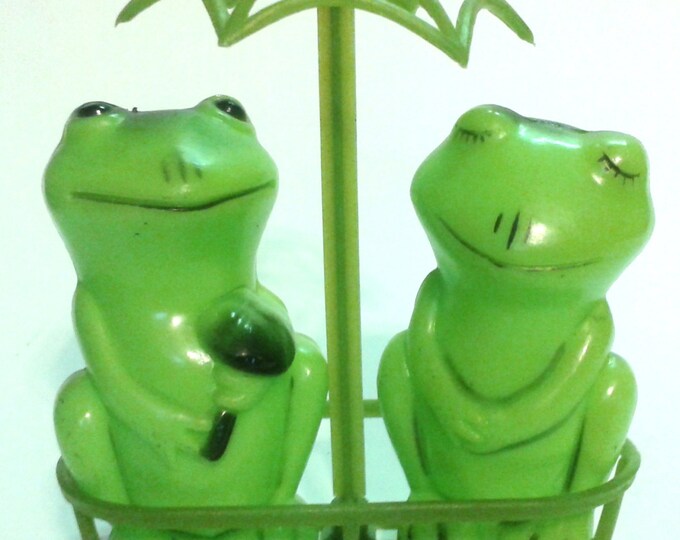 Vintage Salt and Pepper Shakers Frogs Plastic Etsy