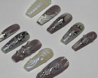 Uñas postizas cromadas Y2K: rosa pálido y blanco perla, glamour futurista