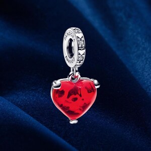 Disney Mickey & Minnie Mouse Kiss Red Murano Glass Dangle Charm