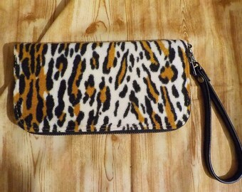 Classic Zip around Ladies Wallet, Wristlet Billfold, Faux Fur, Tiger Stripes