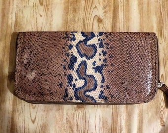 Classic zip around Ladies Wallet, Billfold, Handmade, Lizard Leather