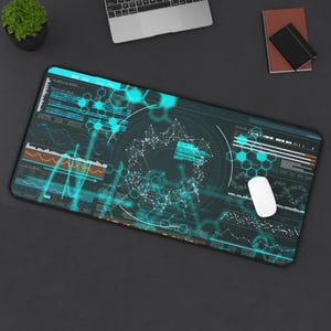 Könnte beinhalten: Ein rechteckiges Mauspad mit dunklem Hintergrund und futuristischem Design in Türkis- und Weißtönen. Das Design umfasst geometrische Formen, Datenvisualisierungen und ein zentrales Netzwerk-Muster. Eine weiße Maus liegt auf dem Pad.