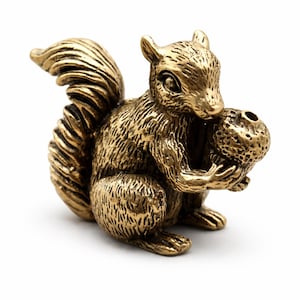 Figura vintage de ardilla de latón para escritorio - Mini estatua de animal del bosque - Adorno único para escritorio
