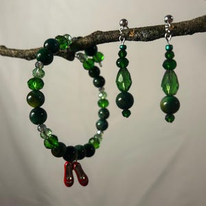 Wicked - Elphaba -  Wizard of Oz Ruby Slippers Jewelry Set - Green Bead Bracelet Earrings