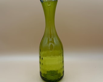 Jarrón vintage Blenko Glass MCM 6913 Optic Swing en verde oliva de 25,4 cm (10 pulgadas) de Joel Myers.