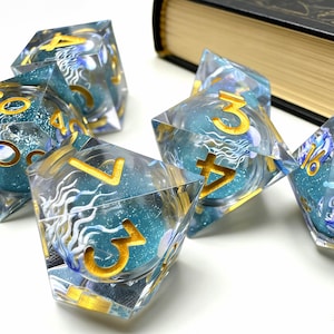 Deep Sea Jellyfish Liquid Core Dice Set, Resin Sharp Edge Polyhedral Dice, D&D Dice for Dungeons and Dragons, Blue Flowing Sand RPG Dice
