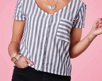 Patrón de costura en PDF para blusa con cuello en V reciclada (descarga digital).