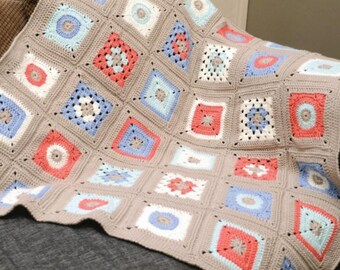 Patrón de manta afgana cuadrada de patchwork de ganchillo con círculo dentro de un cuadrado. Tutorial en formato PDF digital para descargar.