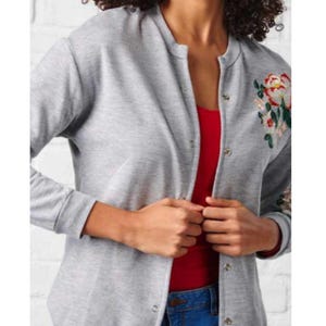 Tutorial de costura de cardigã feito com moletom reciclado - Download do molde em PDF