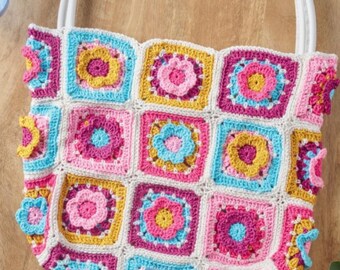 Patrón de bolso de mano con patchwork de flores y motivos mixtos en crochet 3D. Tutorial en PDF digital para descargar.