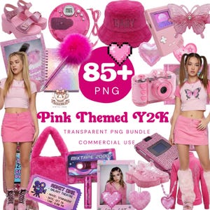 Könnte beinhalten: Eine Sammlung von pinkfarbenen digitalen PNG-Grafiken zum Thema Y2K. Enthält einen pinkfarbenen Fischerhut, eine pinkfarbene Handheld-Konsole, eine pinkfarbene Kamera, eine pinkfarbene Handtasche, einen pinkfarbenen CD-Player und eine pinkfarbene Kassette. Der Text lautet "Pink Themed Y2K".