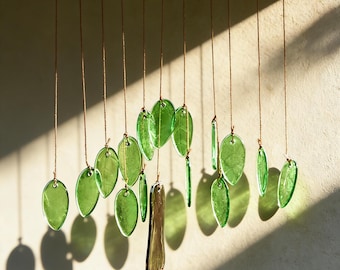 Atrapasol con forma de campana de viento de vitral, colgante de madera con forma de hoja verde, decoración colorida para ventanas de vidrio, regalo hecho a mano.