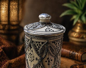 Tarro de cerámica marroquí hecho a mano con tapa, decoración de cocina bohemia, bote de almacenamiento artesanal.