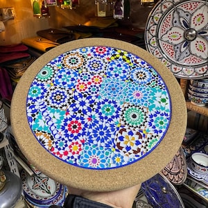 Salvamanteles de cerámica marroquí hecho a mano – Placa calefactora con base de corcho