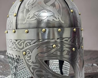 Capacete Viking Gjermundbu - Armadura Nórdica Gravada - Capacete Medieval de Aço Vestível com Cota de Malha - Item de Colecionador para Cosplay