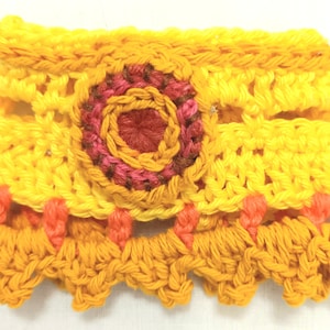Linda pulsera de ganchillo amarilla Pulsera de puño hecha a mano Pulsera Bohochic Idea de regalo