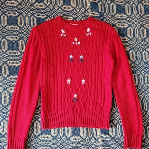 1970s Red Flowers Sweater XS S