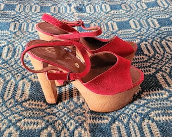 1970s red suede platforms pleasers 8.5 9