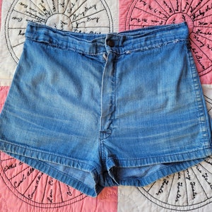Rugged Regular Fit Women And Ladies Denim Shorts Or Hot Pant, Size: XL